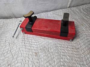 lot 335 image: 1100 Pound Mechanical Motorcycle Lift