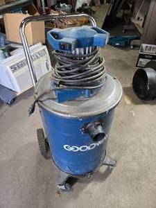 lot 331 image: Goodwin Model 530 Shop Vacuum - No Hoses
