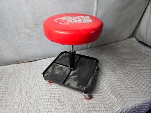 lot 327 image: Big Red Mechanics Shop Stool