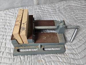 lot 317 image: Bench or Drill Press Vice