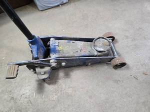 lot 314 image: 3 12 Ton Heavy Duty Jack