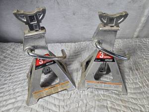 lot 313 image: 3 Ton Aluminum Jack Stands