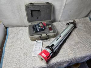 lot 2 image: Robotoolz RT-3620-2 & RT-A1650 Rotating Laser System with Transom Tripod