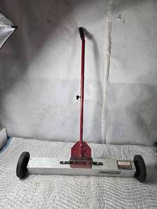 lot 288 image: 30 Magnetic Sweeper