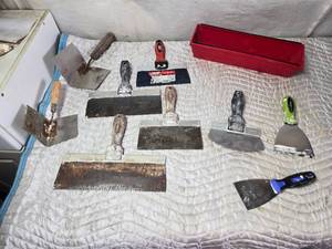 lot 259 image: Taping and Mudding Knives and Tools