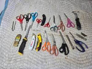 lot 213 image: Lot of Scissors and Utility Knives