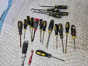 lot 212 image: Stanley Screwdrivers and Titan Picks