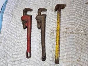 lot 208 image: Pipe Wrenches and a Wrecking Bar