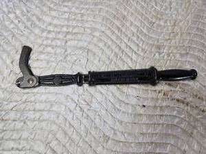 lot 206 image: Crescent Suregrip No. 66 Nail Puller