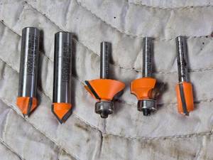 lot 177 image: Lot of 5 Different CMT Router Bits