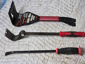 lot 159 image: Self Prying Demo Bar (Like New), Pry Bars