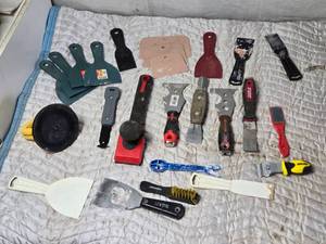 lot 158 image: Scrapers, Putty Knives