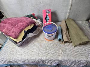 lot 133 image: Shop Rags, Gojo Towels, Towels