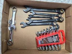 lot 119 image: Grip Stubby Wrenches and Husky Ratcheting Wrenches