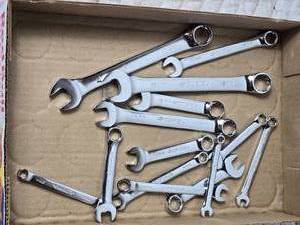 lot 118 image: Husky SAE and Metric Wrenches