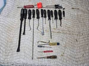 lot 105 image: Performance Tool Pry Bars, Snap-On Screwdrivers and Picks