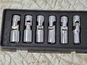 lot 100 image: Snap-On Metric Swivel Sockets