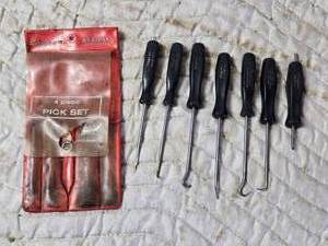 lot 93 image: Snap-On Picks