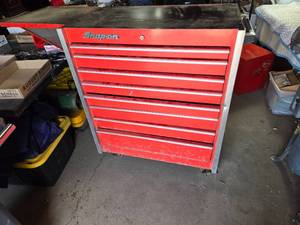 lot 74 image: Snap-On KR-655A Rolling Tool Box 35 12 wide x 21 12 deep x 43 12 Tall - Includes Key