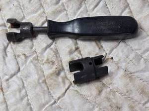 lot 70 image: Snap-On Brake Hold Down Spring Tool Black Handle