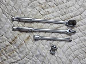 lot 64 image: 38 Drive Snap-On Ratchet, Short Breaker Bar and Extension
