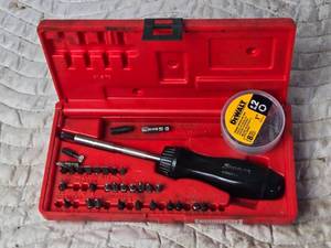 lot 63 image: Snap-On Ratcheting Screw Driver and Misc. Bits