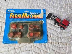 lot 47 image: Ertl Farm Machine Tractors in Shop Stored Package