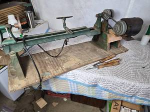 lot 43 image: Montgomery Wards Wood Lathe - Works