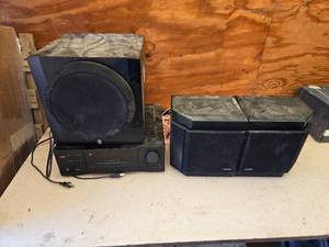 lot 469 image: KLH Stereo Receiver, Bose Speaker, Yamaha Bass Speaker