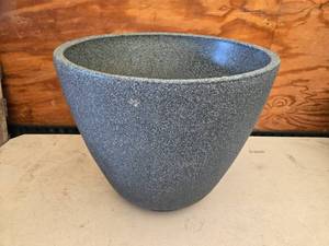 lot 477 image: Large Plastic  FlowerPlant Planter