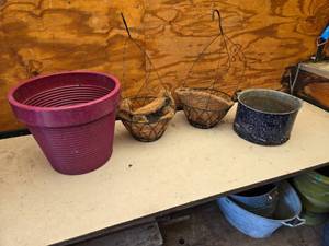 lot 484 image: Lot of Misc. Planters