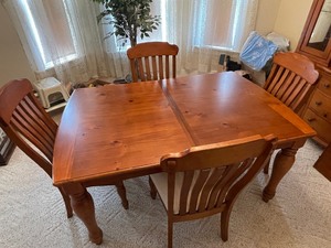 Dining Table with 6 Chairs and Leaf