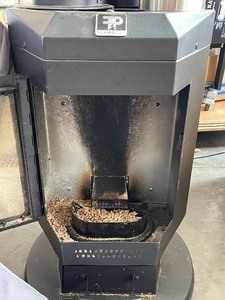 lot 4 image: Flame Pro Wood Pellet Patio Heater with Cover