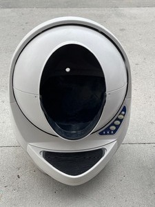 lot 7 image: Cat Litter Robot