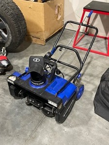 lot 15 image: Electric Snow Thrower