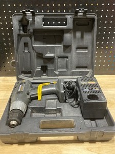 lot 18 image: Craftsman Cordless DrillDriver