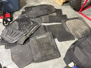 lot 22 image: Floor Mats