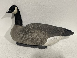 lot 27 image: Goose Decoy