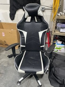 lot 28 image: Go Plus Gaming Chair