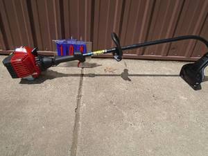 Craftsman 2 cycle weed trimmer. Nearly new. Tested & works. As shown.