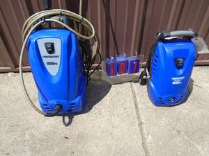Qty of 2 1000 psi pressure washers. 1 works. 1 for parts or repair. As shown.