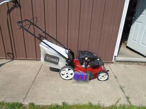 Toro self propelled recycler. Good used condition. Tested & works. As shown.