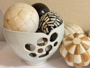 lot 64 image: Decorative Spheres and Hand Crafted Pottery Decorative Bowl