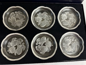 lot 61 image: Two Sets of Vintage Val Saint Lambert Gardenia Pattern Coasters