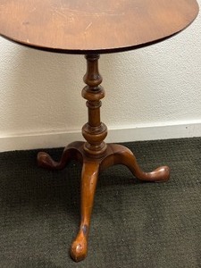 lot 48 image: Vintage Pine Shop Pedestal Accent Table