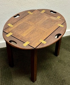 lot 31 image: Vintage Butler Tray Top Side Table