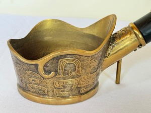 lot 118 image: Vintage Chinese Ancient Design Brass & Wood Silk Iron