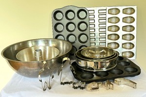 lot 117 image: Various Baking Supplies