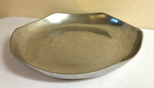 lot 98 image: Large Vintage Nambe 533 Tray