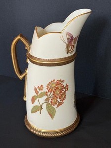 lot 17 image: Antique Royal Worcester Tusk Jug
